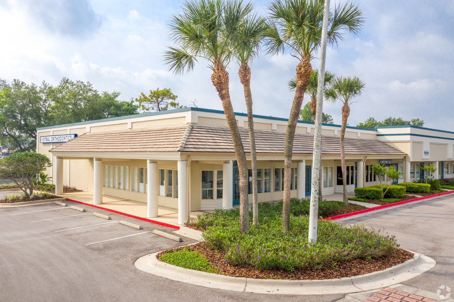 Vitral Orthodontics building street level